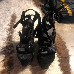 YRU dead stock celestial shoes